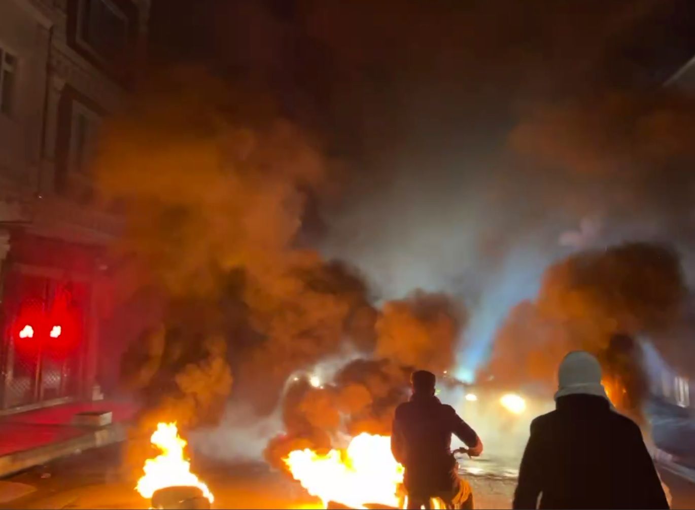 اعتراضات شبانه چهارشنبه ۱۸ آبان؛ معترضان در  تهران و سقز به خیابان‌ها آمدند