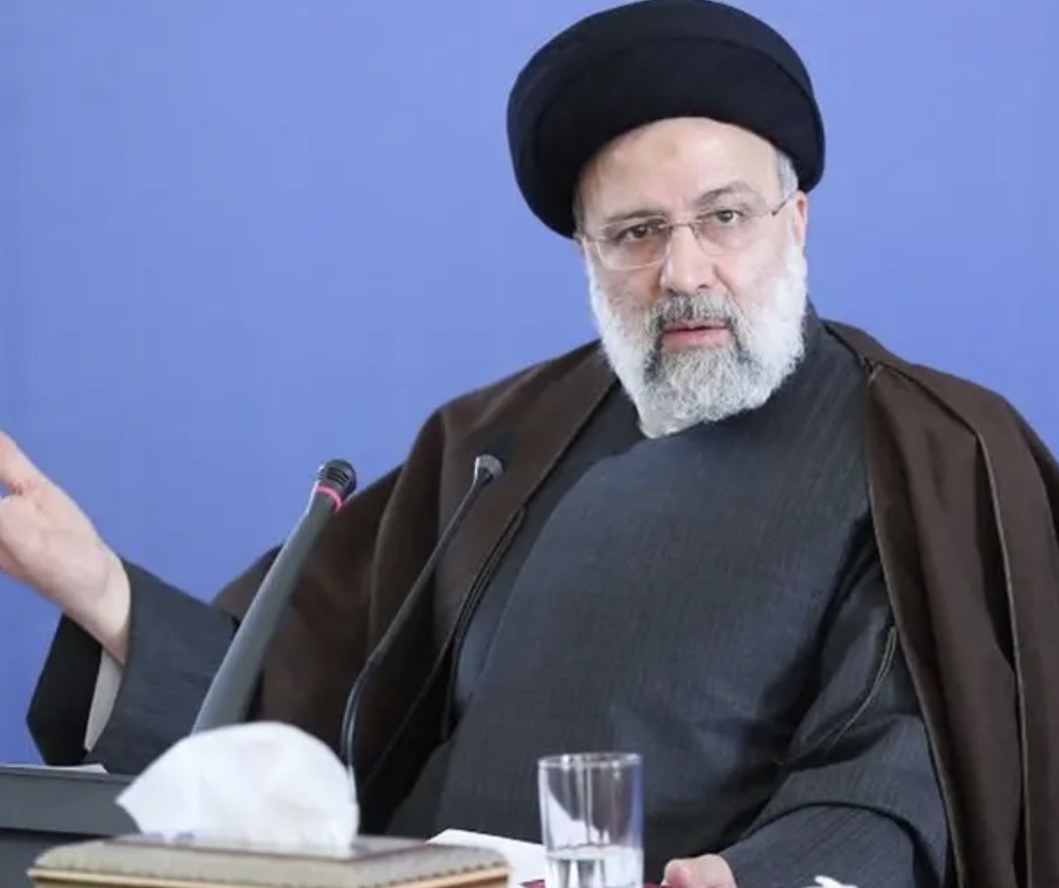 نظرسنجی استاسیس: افزایش «عدم محبوبیت» رئیسی به ۶۱ درصد، تمایل نیمی از جوانان به ترک ایران