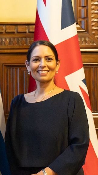 نماینده پارلمان بریتانیا: در کنار ایرانیان شجاعی که برای آزادی مبارزه میکنند ایستادهایم