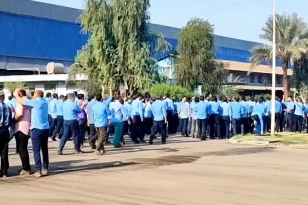 Iranian Steel Workers Stage Protest Against Unjust Practices