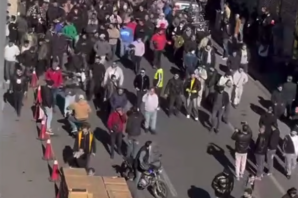 قناة تابعة للحرس الثوري: إضراب أسواق طهران يمهّد لحرب إسرائيلية جديدة
