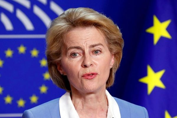 رییس کمیسیون اروپا از توافق درباره تروریستی اعلام کردن سپاه پاسداران استقبال کرد