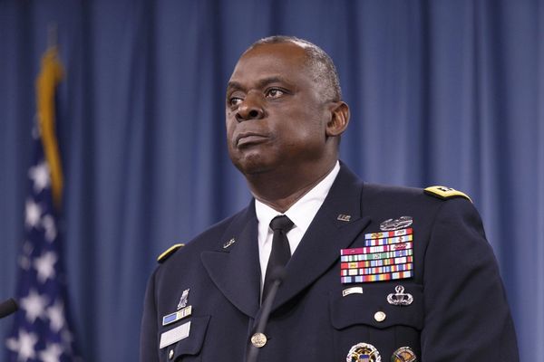 US Defense Chief Ends Middle East Trip Reassuring Allies