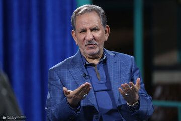 اسحاق جهانگیری با اشاره به مذاکرات: باید از تصمیمات خامنه‌ای در این مسیر حمایت کنیم