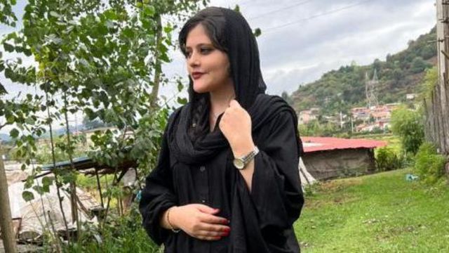 شاهد عینی به ایران‌اینترنشنال: مهسا امینی به ما گفت که پلیس به سر او ضربه زده است