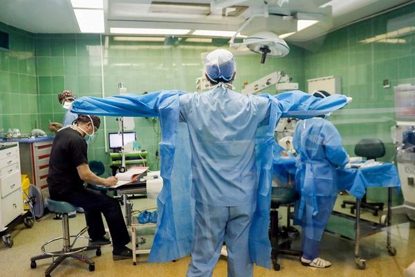 Patients Must Wear Islamic Gowns, Iran’s Fundamentalists Demand