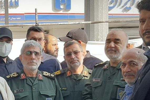 "احذروا من تكرار الأخطاء".. قائد الحرس الثوري الإيراني يهدد إسرائيل في جنازة نيلفروشان