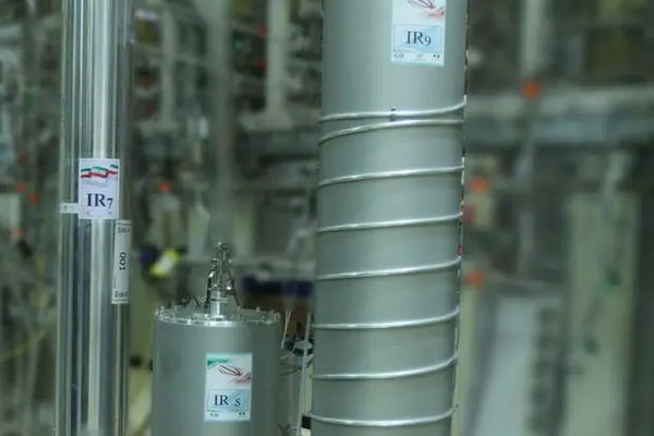 الاتحاد الأوروبي والولايات المتحدة يحذّران إيران: استأنفوا التعاون مع الوكالة الذرية فورًا