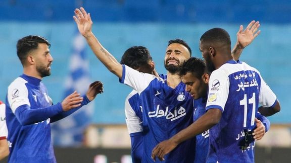 تهدید روزنامه سپاه: «فوتبالیستها را پرت کنید بیرون»