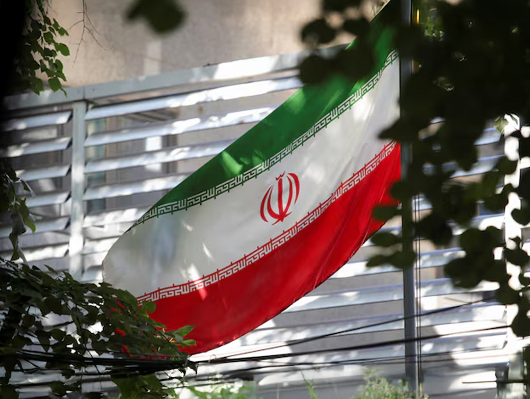 گزارش اندیشکده فرانسوی: سفارت جمهوری اسلامی در پاریس در حال جذب نیروهای تبلیغاتی است