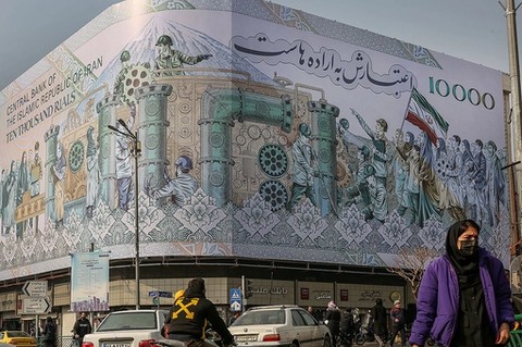 «زندگی در ناامیدی»؛ بلاتکلیفی و آشفتگی اقتصادی امید را در ایران فرسوده میکند
