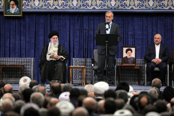 معاون اجرایی دولت: پزشکیان به خامنهای ارادت قلبی و عاطفی دارد
