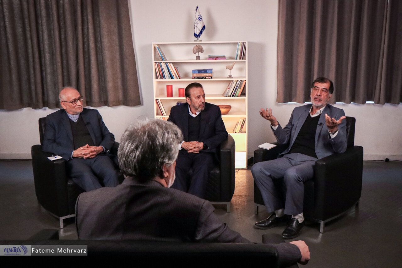 Key figures call for major change to resolve Iran's political, economic deadlock