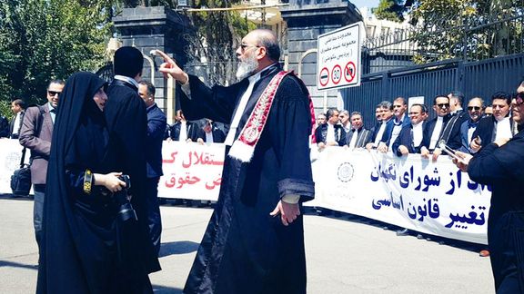 نیروهای امنیتی از برگزاری تجمع اعتراضی وکلای دادگستری در مقابل مجلس جلوگیری کردند