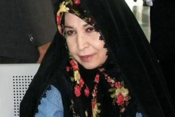 زوجة زعيم الحركة الخضراء من إقامتها الإجبارية تصف قمع الطلاب العام الماضي بـ"غير المسبوق"