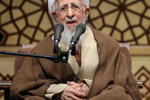 جوادی آملی، مرجع تقلید شیعه: هر سخن و اقدامی که به نظام آسیب بزند مصداق جهل است