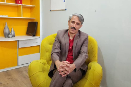 حسن باقرینیا، استاد اخراجی منتقد حکومت، در مشهد بازداشت شد