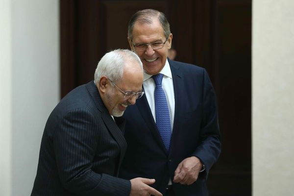 اتهم لافروف بـ"تزوير الحقيقة".. جواد ظريف: روسيا لا تريد علاقات هادئة بين إيران والعالم