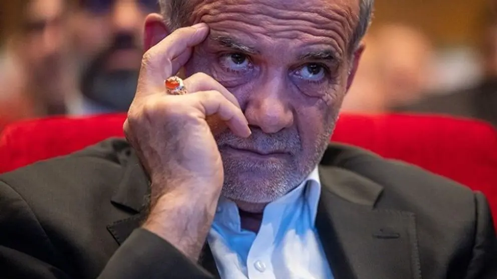 مواقع إيرانية تتحدث عن نية الرئيس بزشكيان الاستقالة من منصبه.. والحكومة تنفي