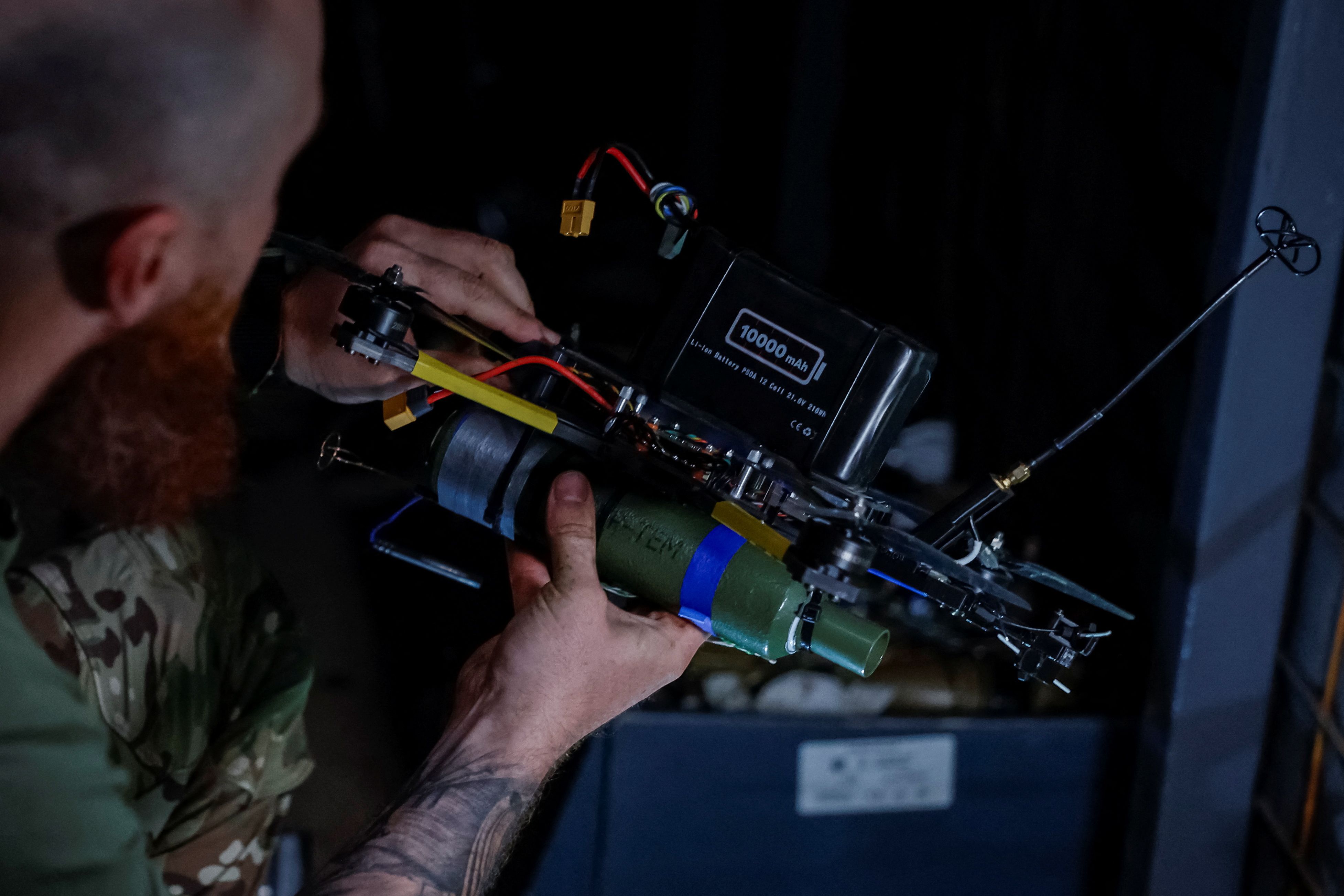 نیروهای اوکراینی در حال آماده سازی پهپادهای مهاجم