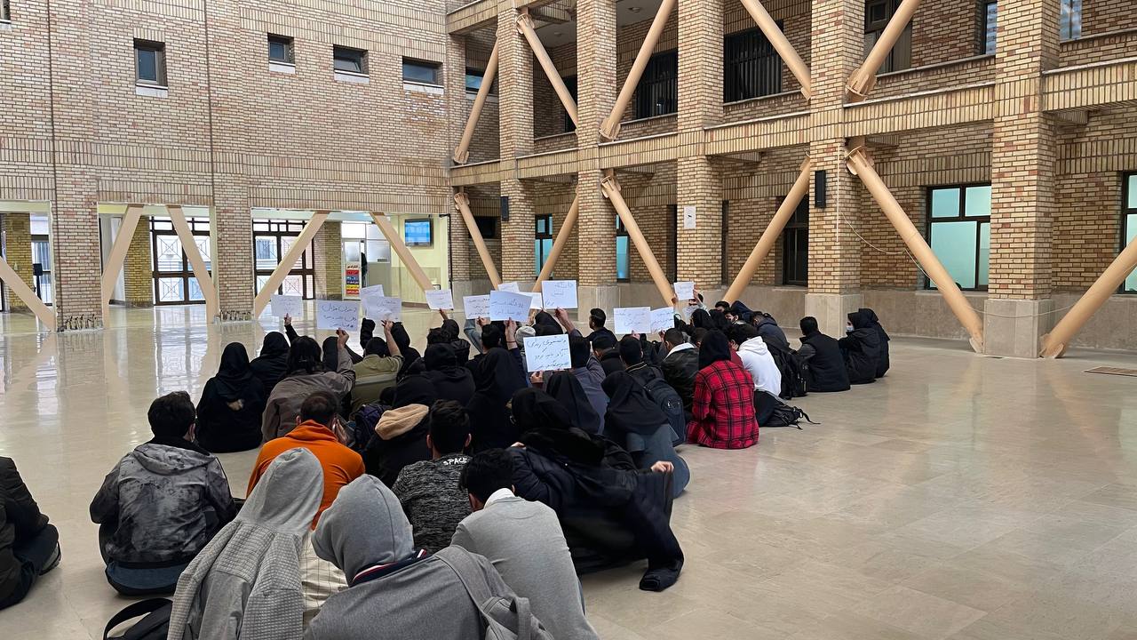 ادامه تجمع و اعتصاب در دانشگاه‌های کشور؛ ابراز امیدواری وزیر علوم برای برگزار امتحانات