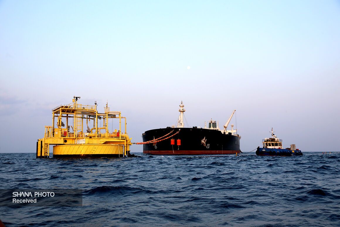 Iranian oil being loaded in the Persian Gulf on March 22, 2022