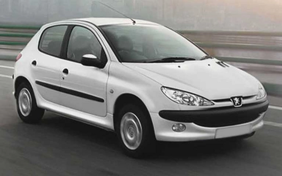 قیمت پراید در یک ماه گذشته ۱۷ میلیون و قیمت پژو ۲۰۶ تیپ دو ۳۲ میلیون تومان گران شده است