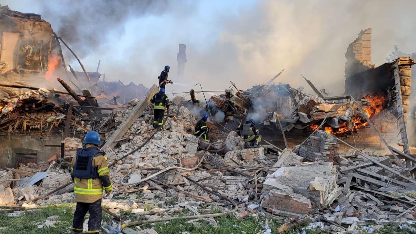 رییس‌جمهوری اوکراین: بمباران مدرسه‌ای در شرق اوکراین ۶۰ کشته برجای گذاشت