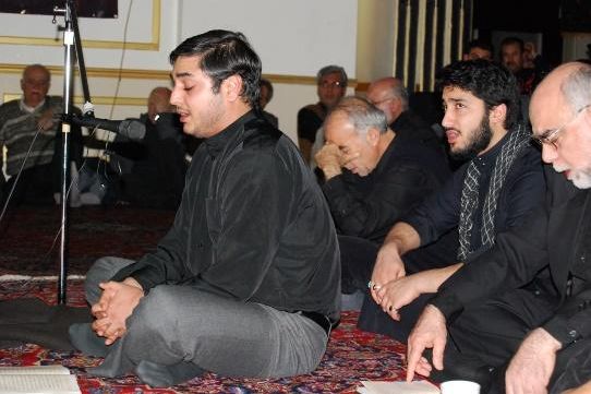 مصطفی رحمانی (نفر اول دست راست)، رئیس پیشین دفترحفاظت منافع جمهوری اسلامی و پدرشوهر دختر غلامعلی حدادعادل در یکی از برنامههای مرکز تعلیمات اسلامی