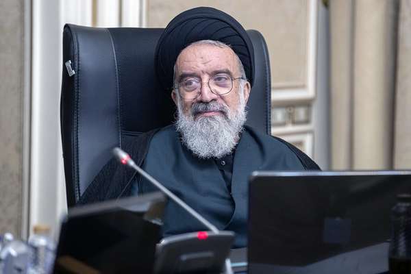 عضو جامعه مدرسین حوزه علمیه قم: متاسفانه برخی گمان میکنند حوزه کار نمیکند