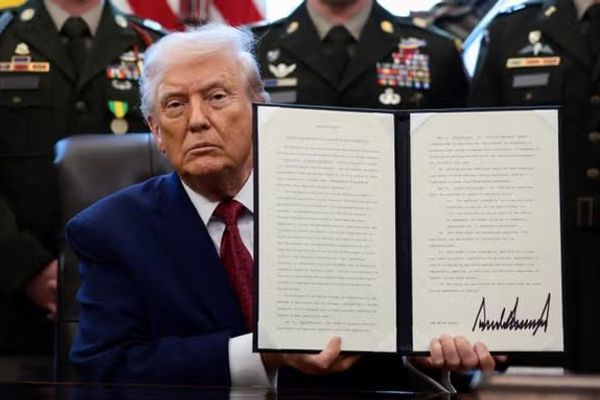 ترامپ ورود شهروندان هفت کشور دیگر، از جمله سوریه، را به آمریکا بهطور کامل ممنوع کرد