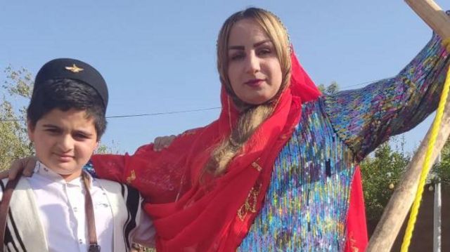 Kian Pirfalak and her mother