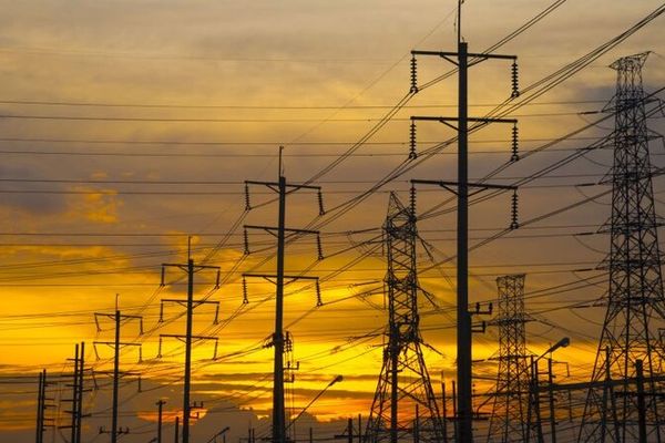 قیمت واقعی برق صنایع تا ۳۰ برابر افزایش یافته است