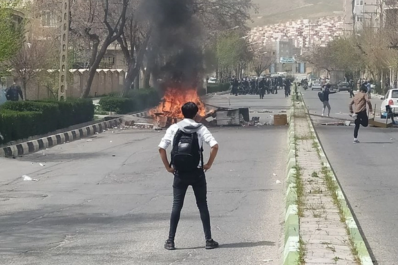 بیانیه دو تشکل دانشآموزی: حکومت خوب میداند دانشآموز از محرکههای اصلی انقلاب کنونیست