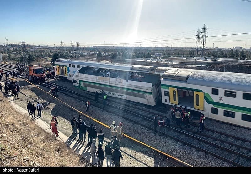 زخمی شدن ۲۲ نفر در پی برخورد دو قطار مترو در ایستگاه چیتگر؛ زاکانی: علت حادثه معلوم نیست