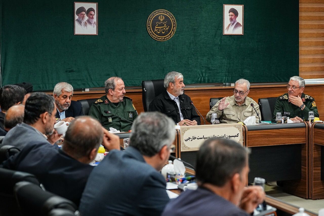 War warnings and talk of diplomacy compete in Tehran
