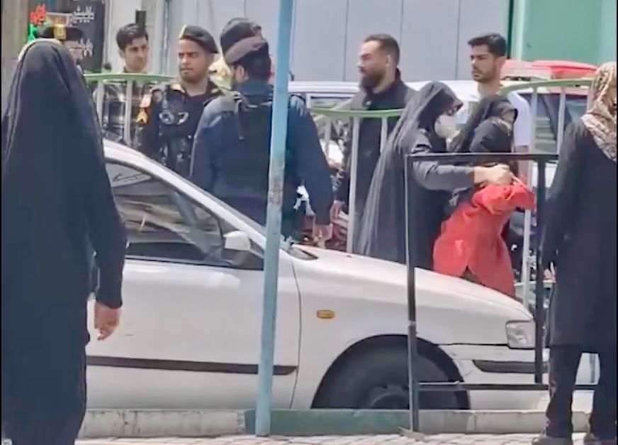 نرجس محمدي: رفض النساء لـ "الحجاب الإجباري" في إيران يهدف لهزيمة الاستبداد الديني