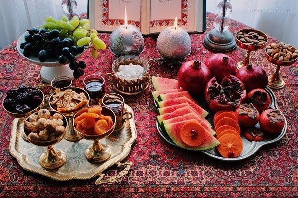 وسط معاناة اقتصادية طاحنة.. هل يستطيع الإيرانيون الاحتفال بـ"ليلة منتصف الشتاء"؟