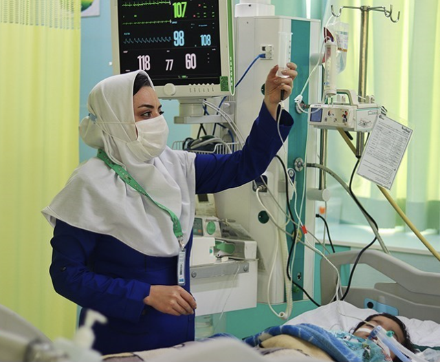 سالانه بخش‌هایی از بیمارستان‌های دولتی به‌دلیل کمبود پرستار تعطیل می‌شوند