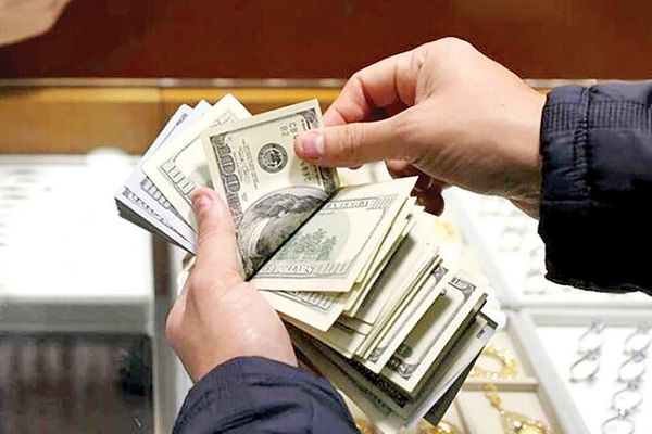 انهيار قياسي للعملة الإيرانية أمام العملات الأجنبية وسط تحذيرات خبراء الاقتصاد