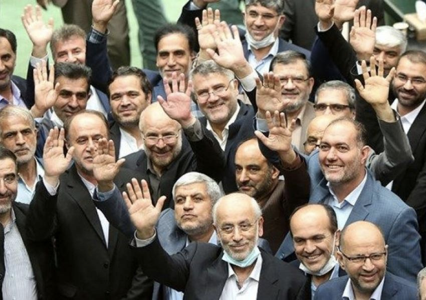 انتقادها از «دور خوردن» مجلس؛ «مصوبه شورای عالی فضای مجازی همان طرح صیانت است»