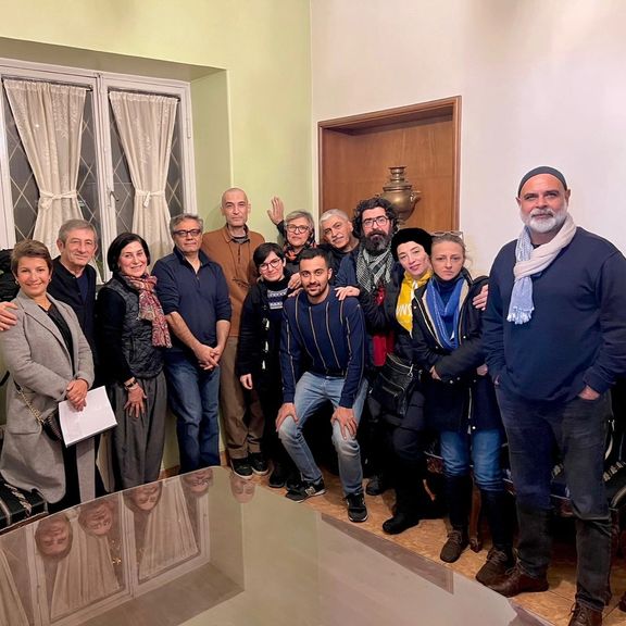 دیدار جمعی از سینماگران با فرهاد میثمی، زندانی سیاسی آزاد شده