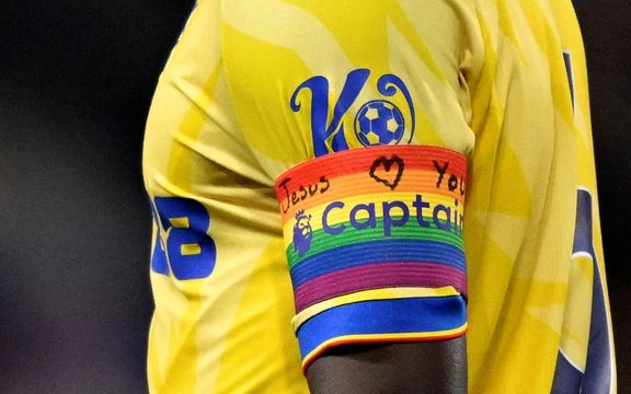 هفته الجیبیتیپلاس در لیگ برتر؛ خودداری کاپیتان ایپسویچ از بستن بازوبند رنگینکمانی