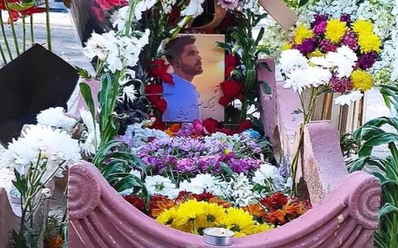 مادر محمد قبادلو، معترض اعدامشده: مزار پسرم گلزار مردم شریف ایران شده است