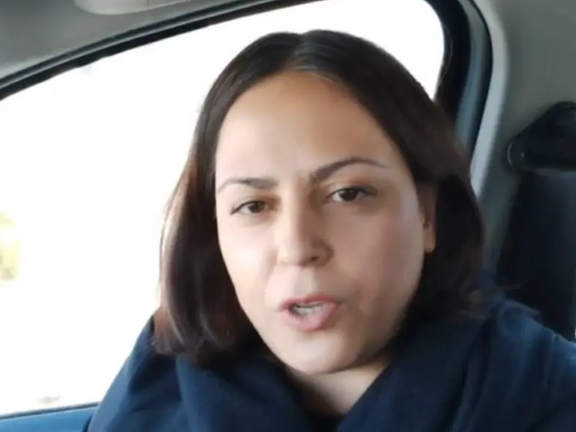 نسرین حسنی، روزنامهنگار پیش از پایان مدت مرخصی از زندان، بازداشت شد