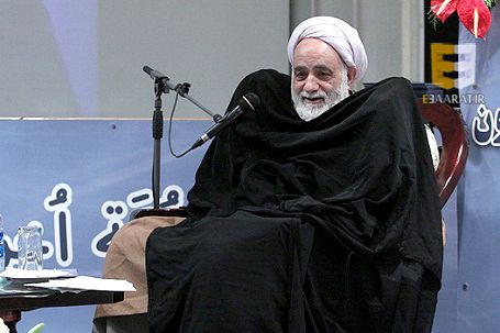 رییس ستاد اقامه نماز: بسیاری از مردم به لباس و کسوت روحانیت احترام میگذارند