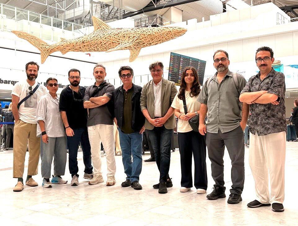 جعفر پناهی پس از دریافت نخل طلا: مسافران به خانه باز‌می‌گردند