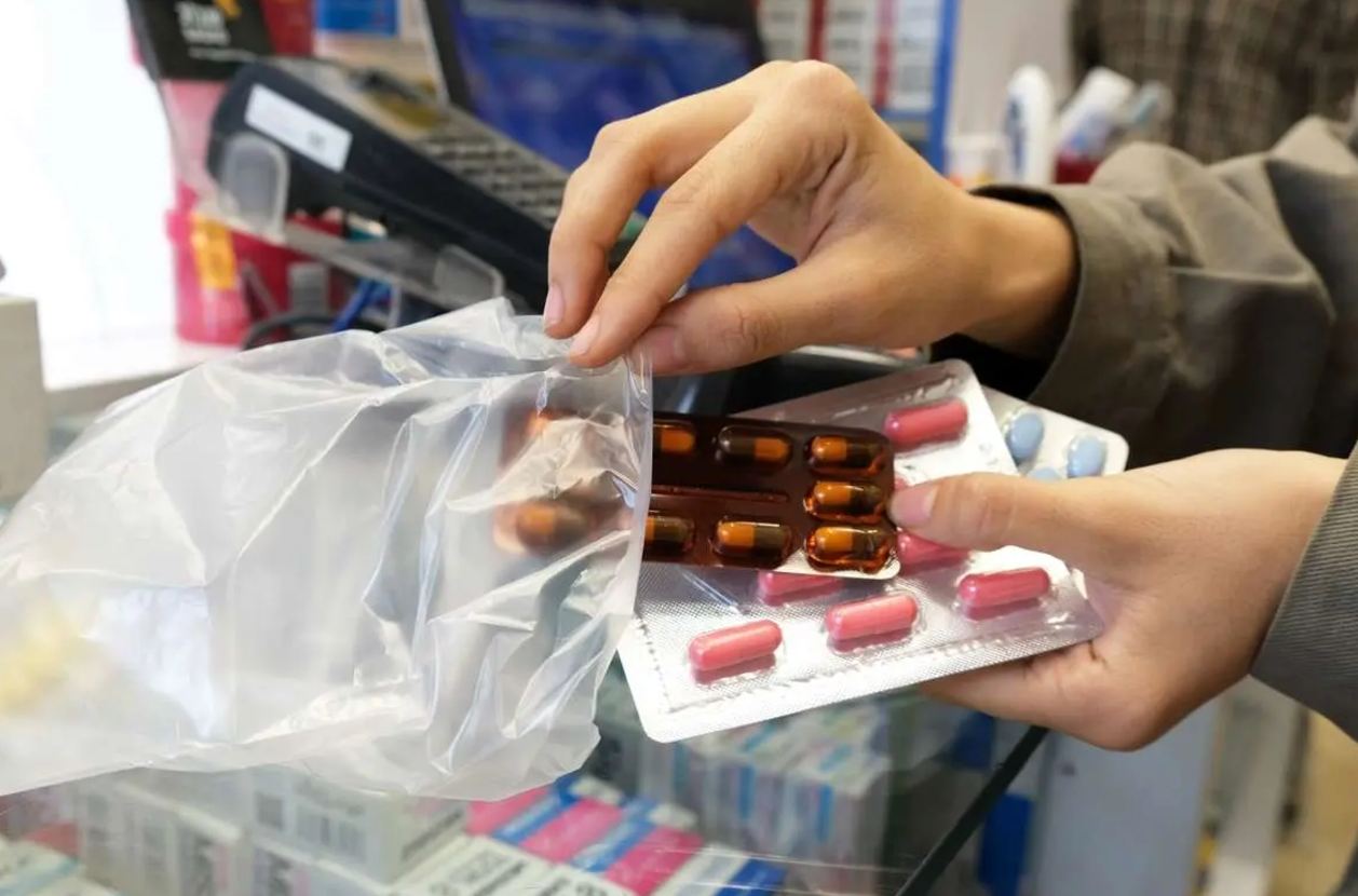 وزیر بهداشت از حذف ارز ترجیحی دارو خبر داد؛ فاجعه دارویار تکرار خواهد شد؟