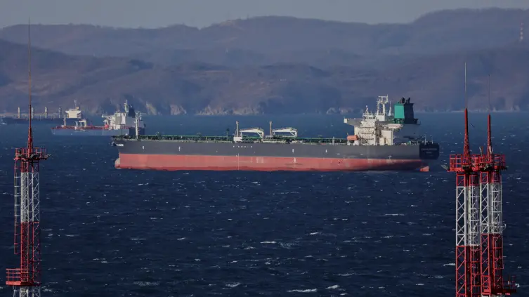 ترامپ به دنبال کاهش صادرات نفت ایران به چین؛ پکن: همکاری‌ها شفاف و قانونی است