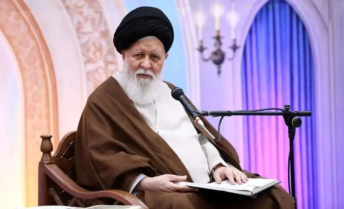 ممثل خامنئي: "مشهد" ليست مدينة سياحية ولا مانع من دخول النساء إلى الملاعب "فقهيًا"